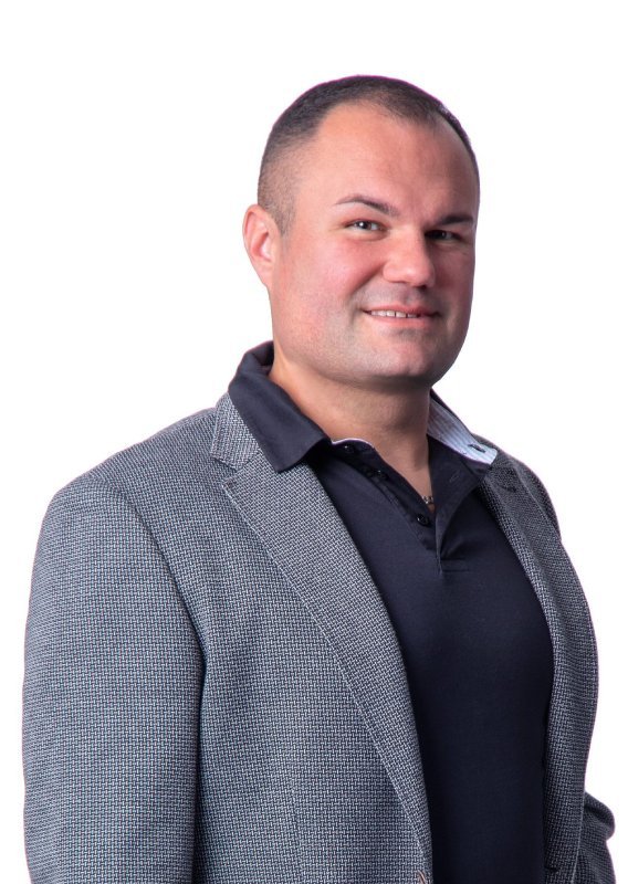 realitní makléř: Michal Švec